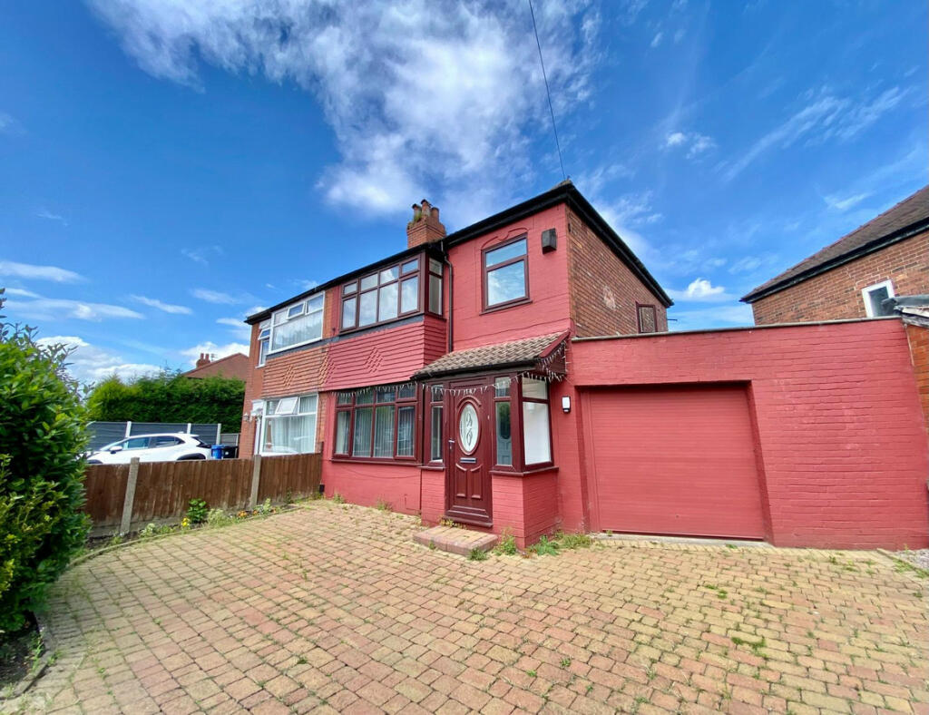 3 bedroom semidetached house for sale in Ilkley Crescent, Stockport, SK5