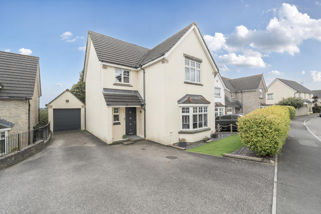 4 bedroom detached house