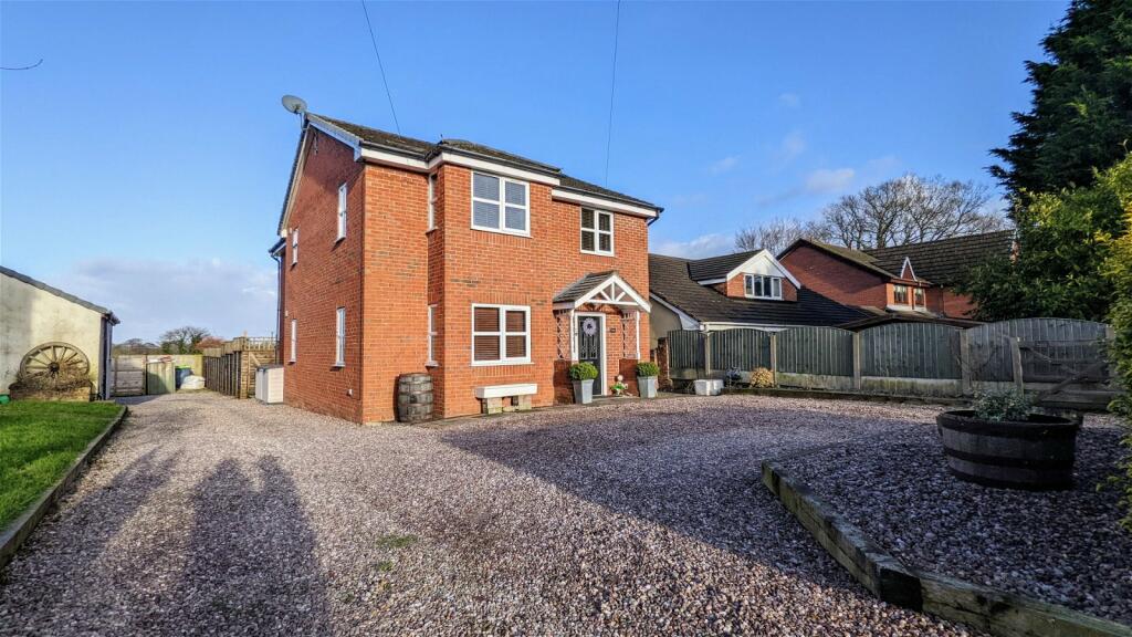 4 bedroom detached house for sale in Liverpool Road, Skelmersdale, WN8