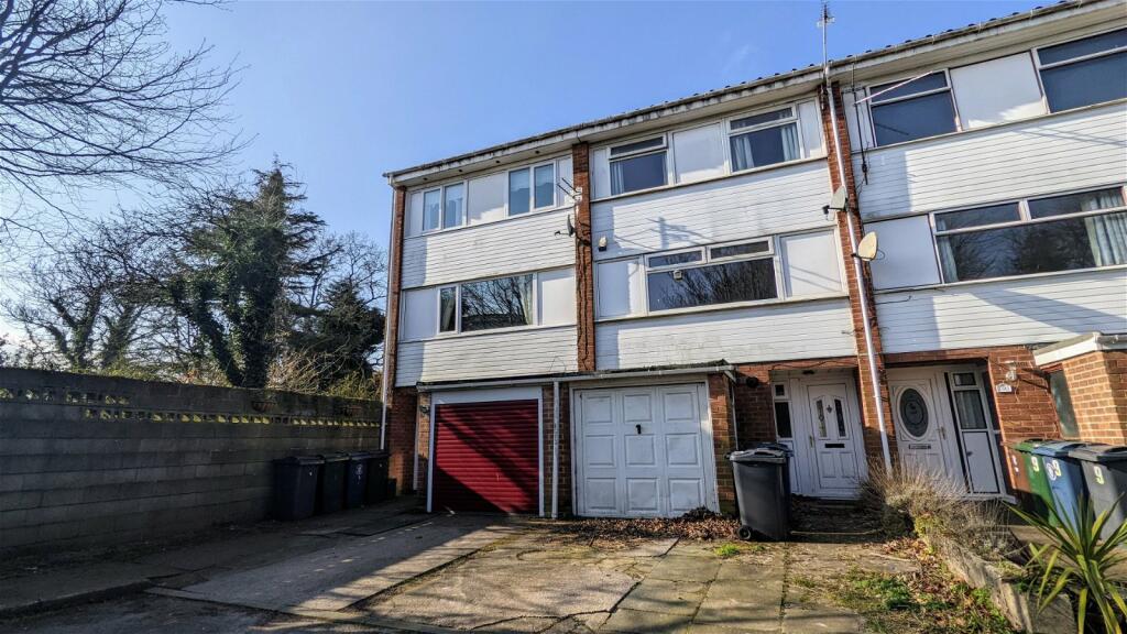 4 bedroom town house for sale in Berry Close, Skelmersdale, WN8 8QY, WN8