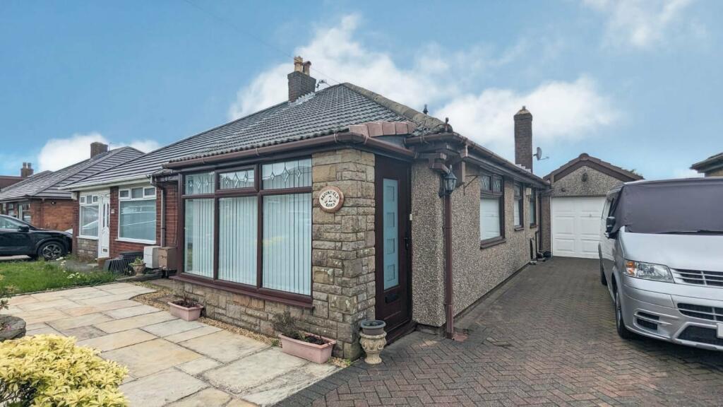 2 bedroom semidetached bungalow for sale in Brookfield Road, Upholland