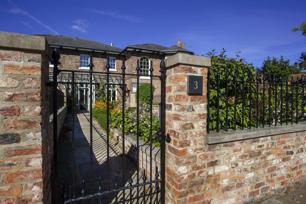 4 bedroom house for sale in College Court, Dringhouses, York, YO24