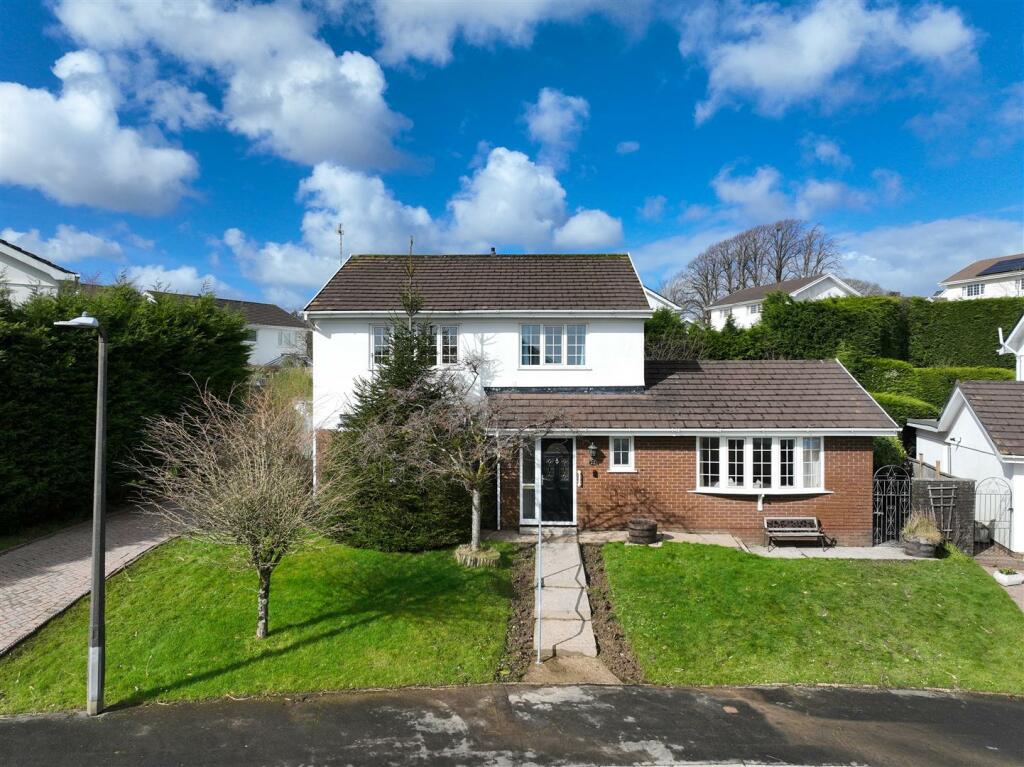 4 bedroom detached house for sale in St. Andrews Close, Mayals, Swansea, SA3