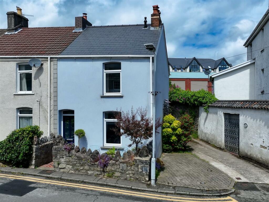 2 bedroom end of terrace house for sale in Gower Place, Mumbles, Swansea, SA3