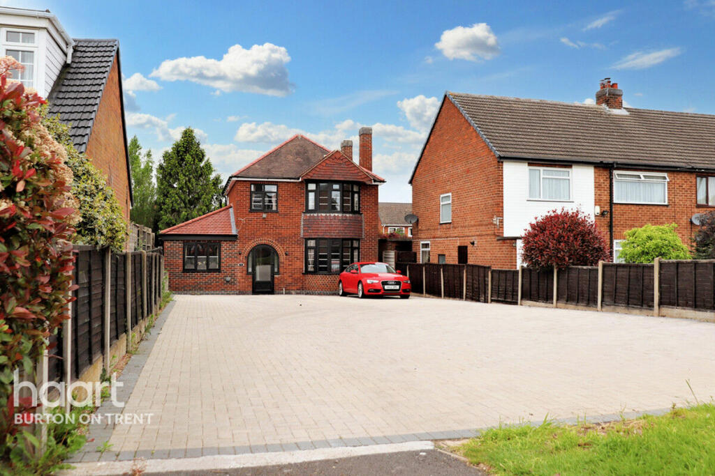 4 bedroom detached house for sale in Westfield Road Swadlincote DE11