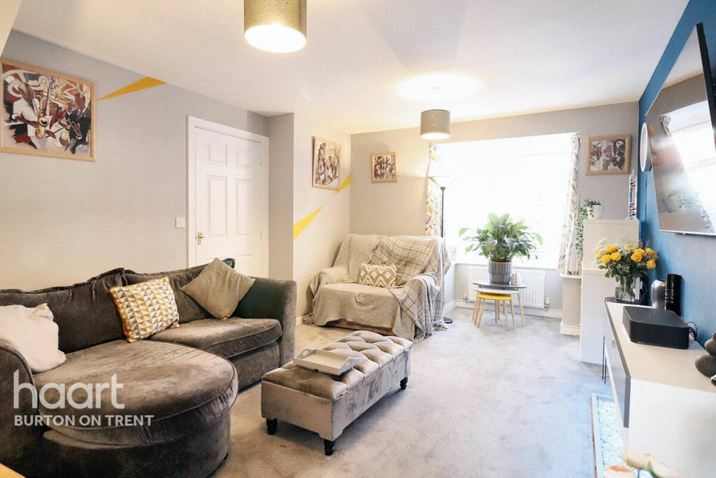 4 bedroom detached house for sale in Lincote Way, Swadlincote, DE11