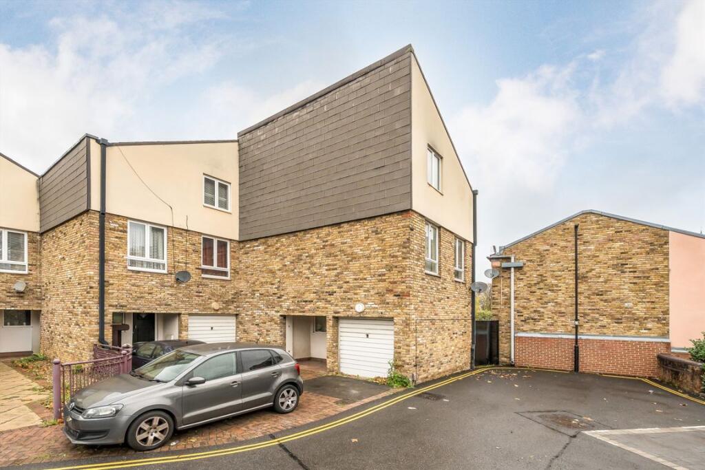 Main image of property: Fairbairn Green, Oval