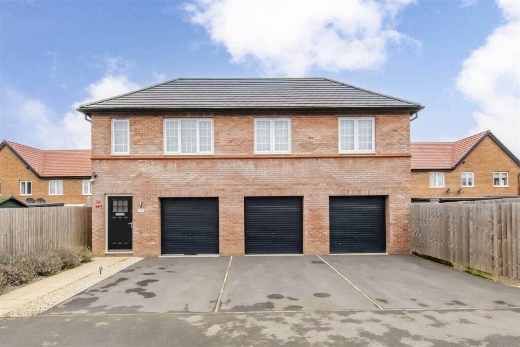 2 bedroom coach house for sale in Steeplechase Way, Market Harborough, LE16