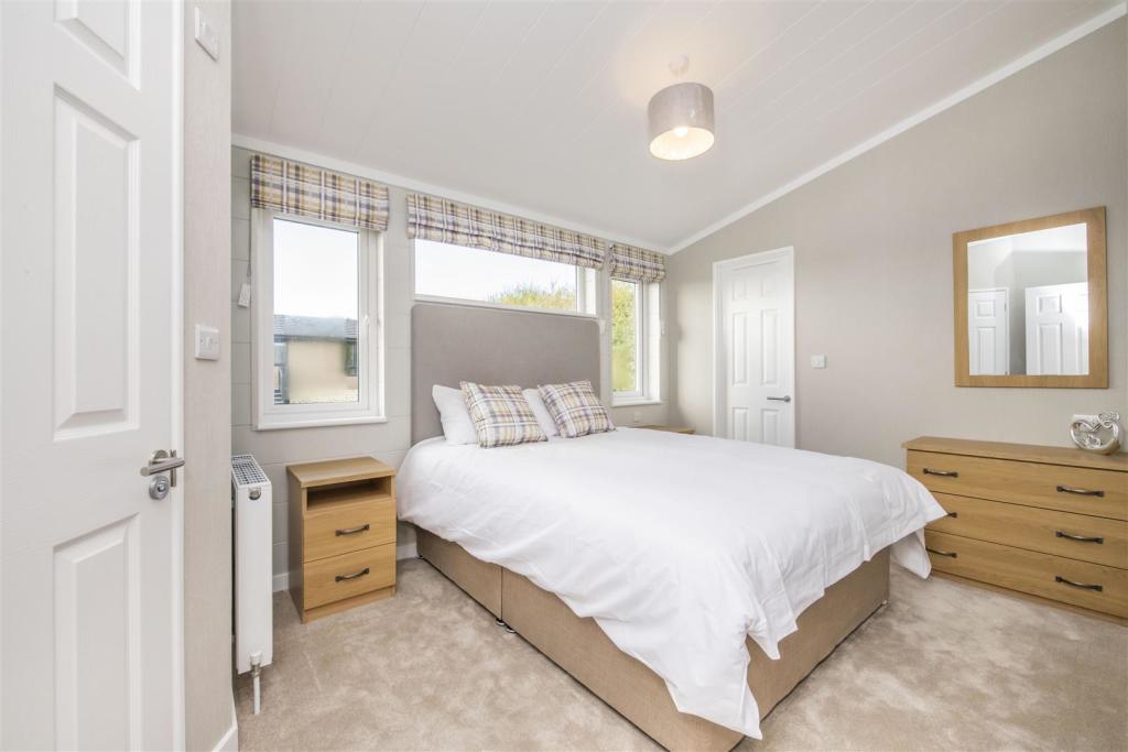 2 bedroom property for sale in Prices From £200,000 Medbourne Edge