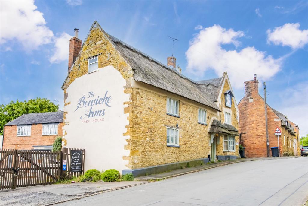2 bedroom property for sale in Prices From £200,000 Medbourne Edge