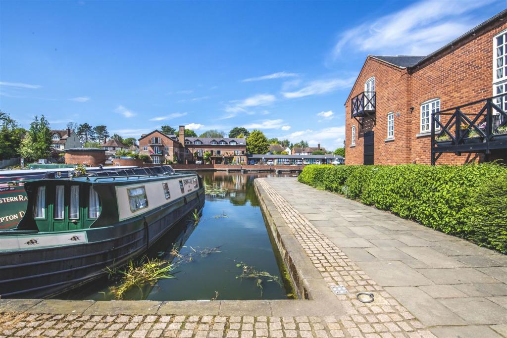 2 bedroom property for sale in Prices From £200,000 Medbourne Edge