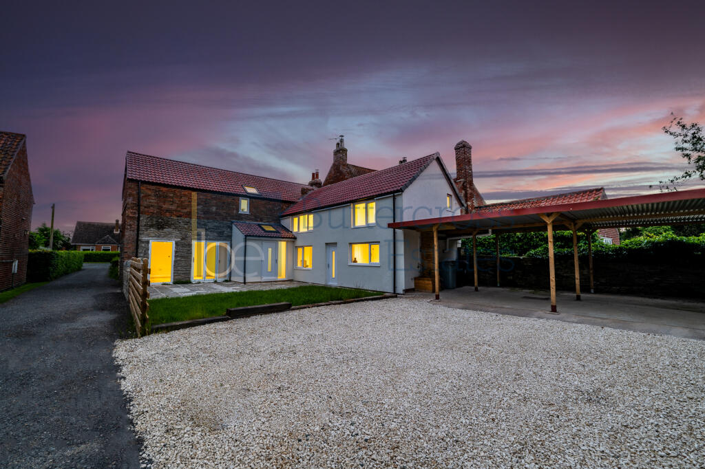 4 bedroom detached house for sale in Church Street, Long Bennington, NG23