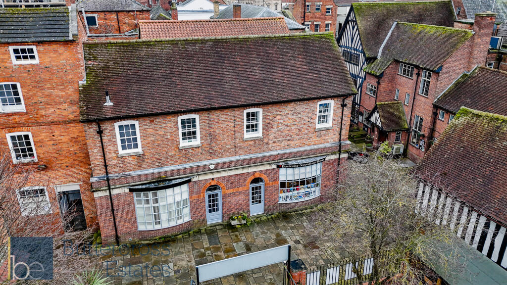 Main image of property: Queens Head Court, Newark