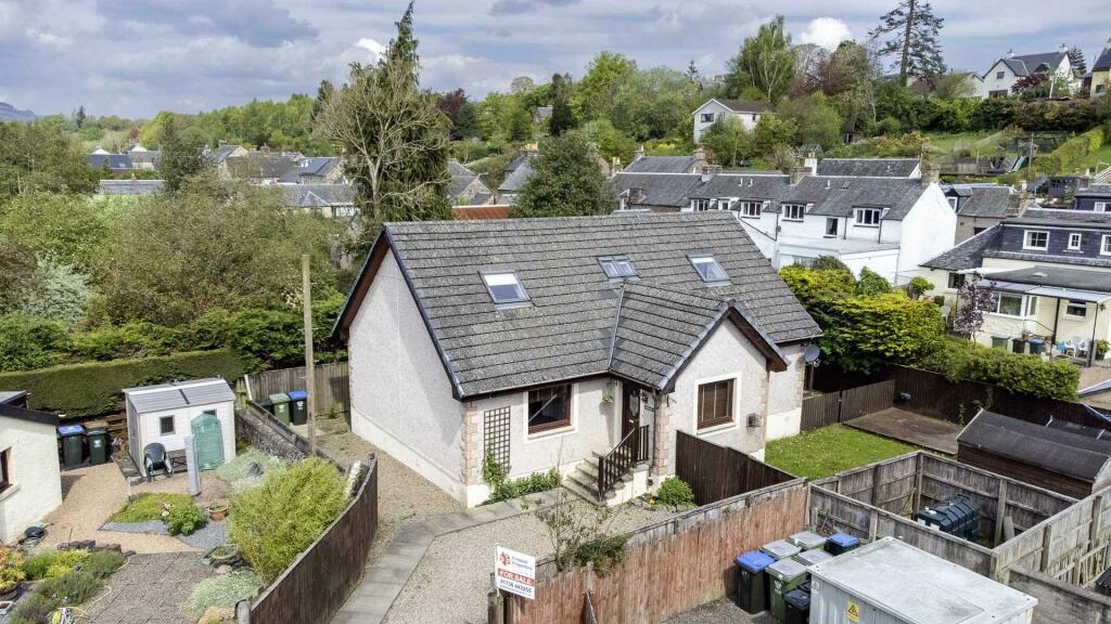 4 bedroom detached house for sale in Graham Court, Bankfoot, Perth, PH1