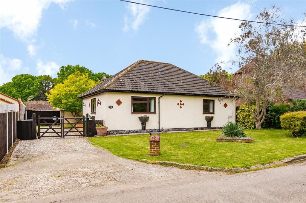 3 bedroom detached bungalow for sale in Christchurch Avenue, Wickford