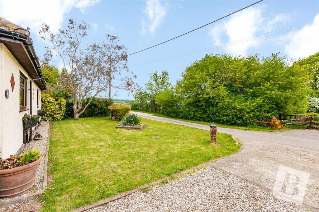 3 bedroom detached bungalow for sale in Christchurch Avenue, Wickford