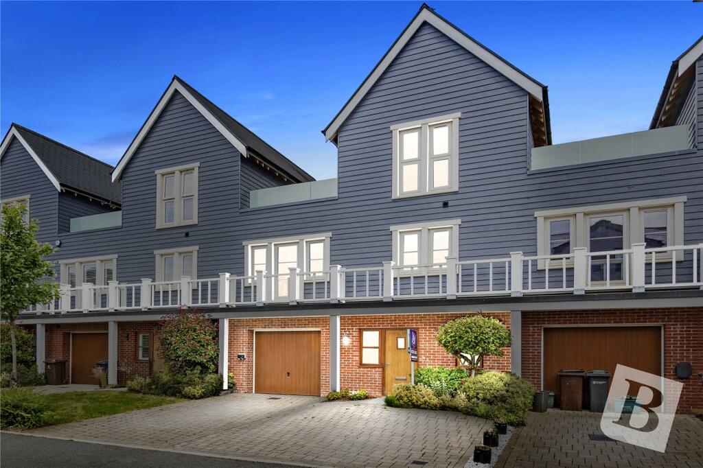 4 bedroom terraced house for sale in Rushbrook Avenue, Runwell, Wickford, Essex, SS11