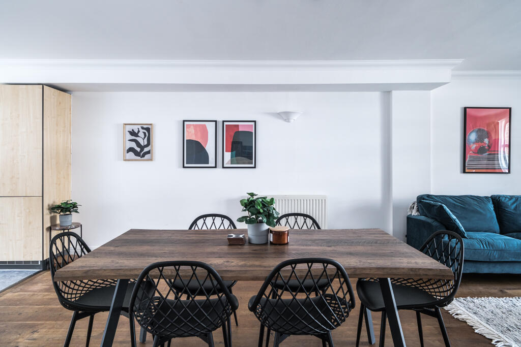 Main image of property: Central Square, Tower Hill, E1