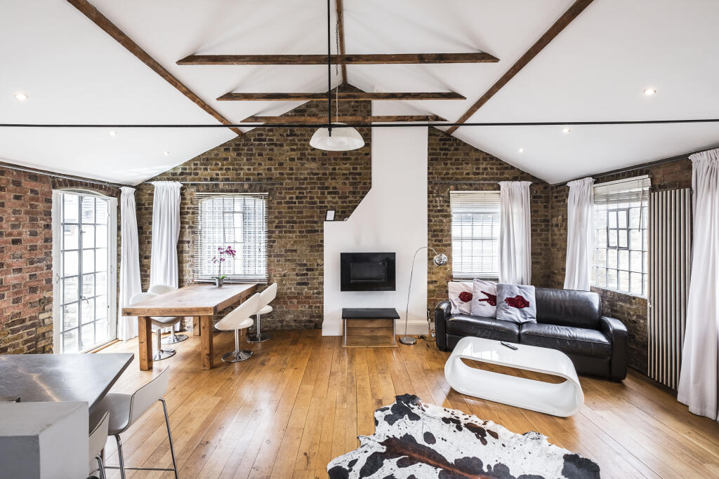 Main image of property: Victoria Mews, Hackney, E2