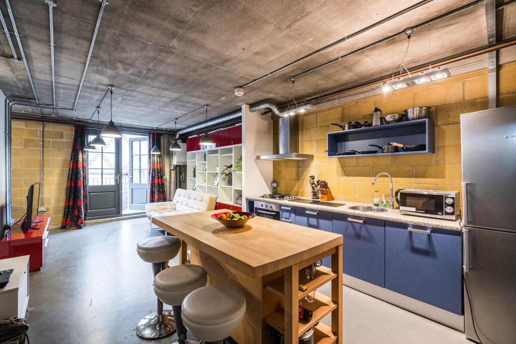 Main image of property: New Inn Broadway, Shoreditch, EC2A