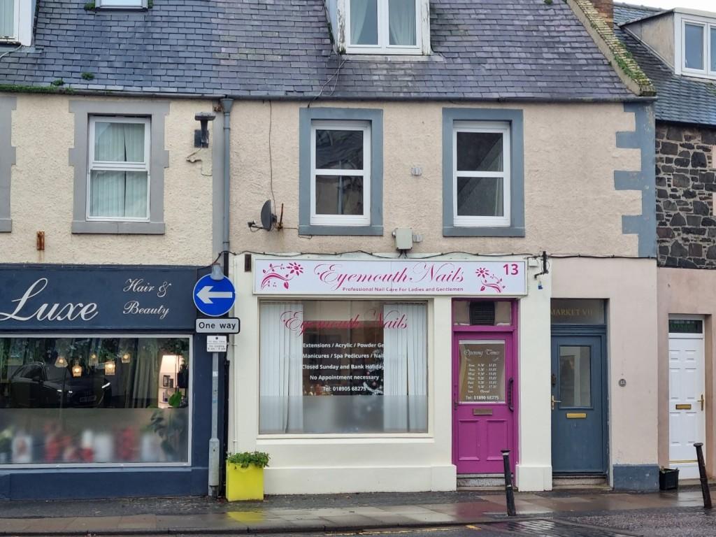 Commercial property to lease in Shop Premises 13 Market Place