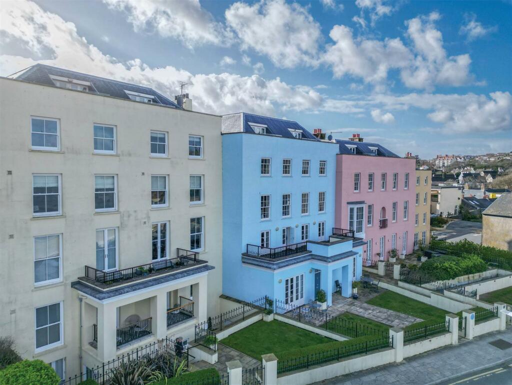 1 bedroom apartment for sale in Glendower House, The Croft, Tenby, SA70