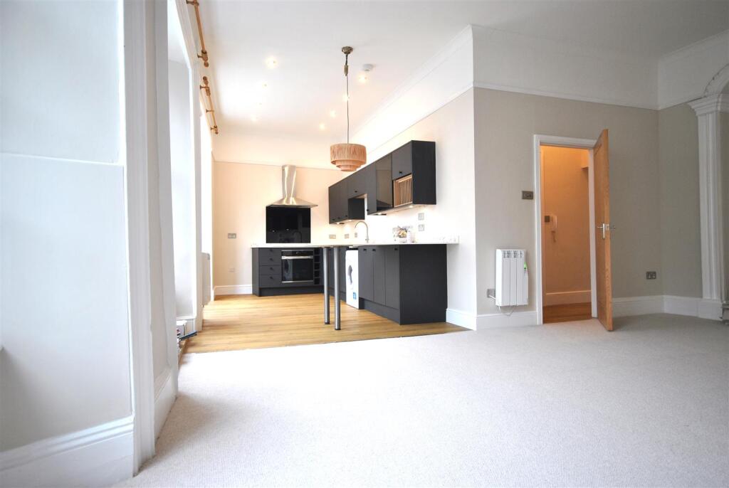 Main image of property: Flat 1 Wellington House22 High StreetTenbyPembrokeshire