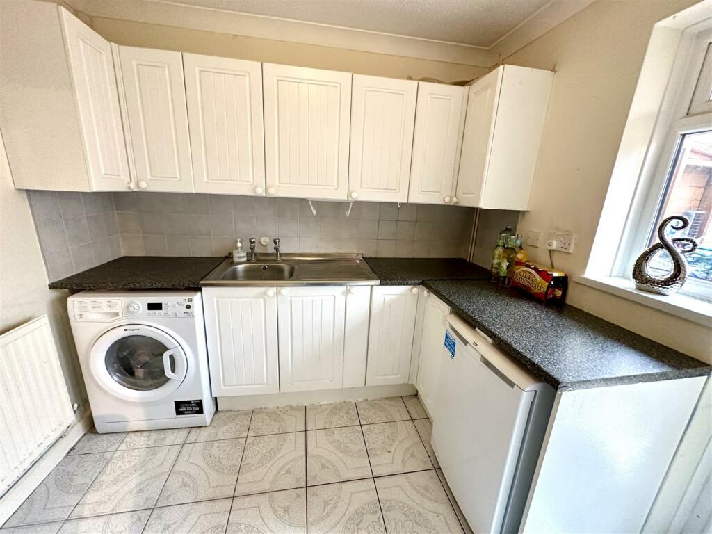 3 bedroom detached house for sale in Hardy Close, Barry, CF62