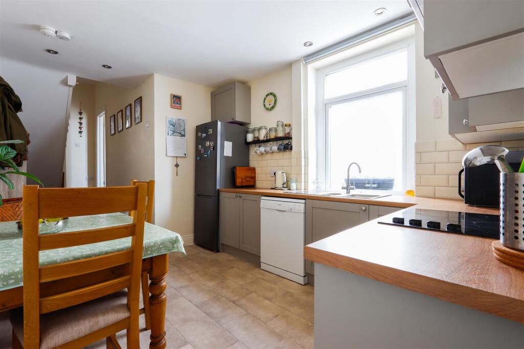 Additional property image - Maes-Y-Cwm Street, Barry