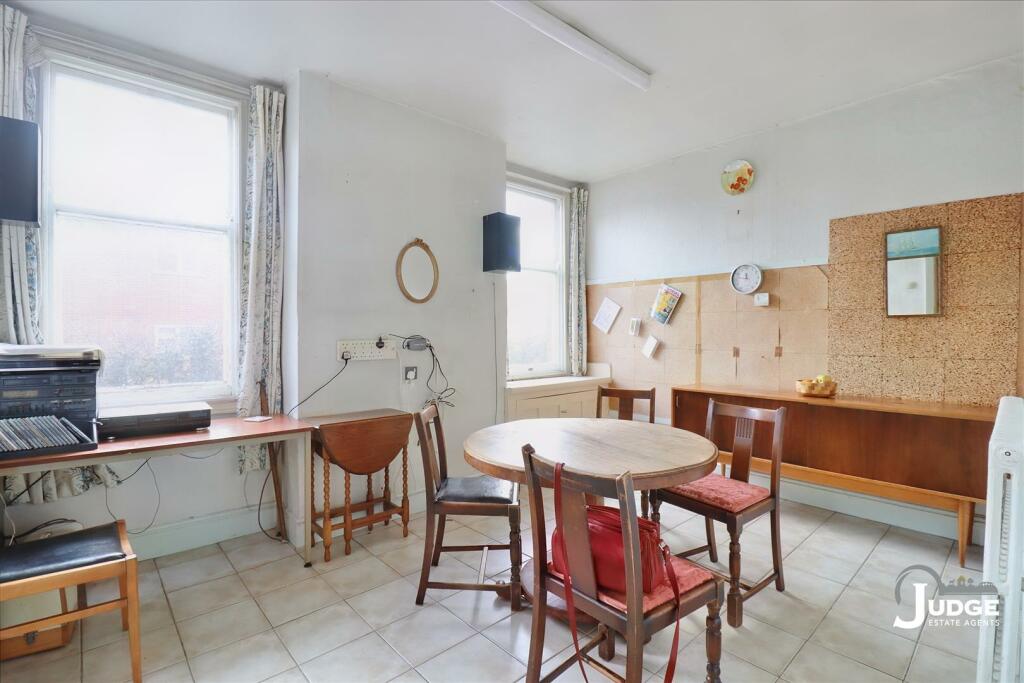 5 bedroom detached house for sale in Station Road, Kirby Muxloe