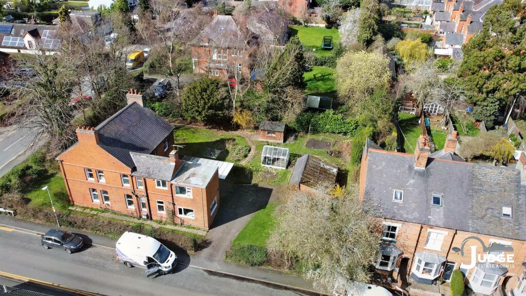 5 bedroom detached house for sale in Station Road, Kirby Muxloe