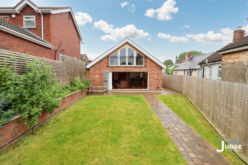 5 bedroom detached house for sale in Main Street, Markfield