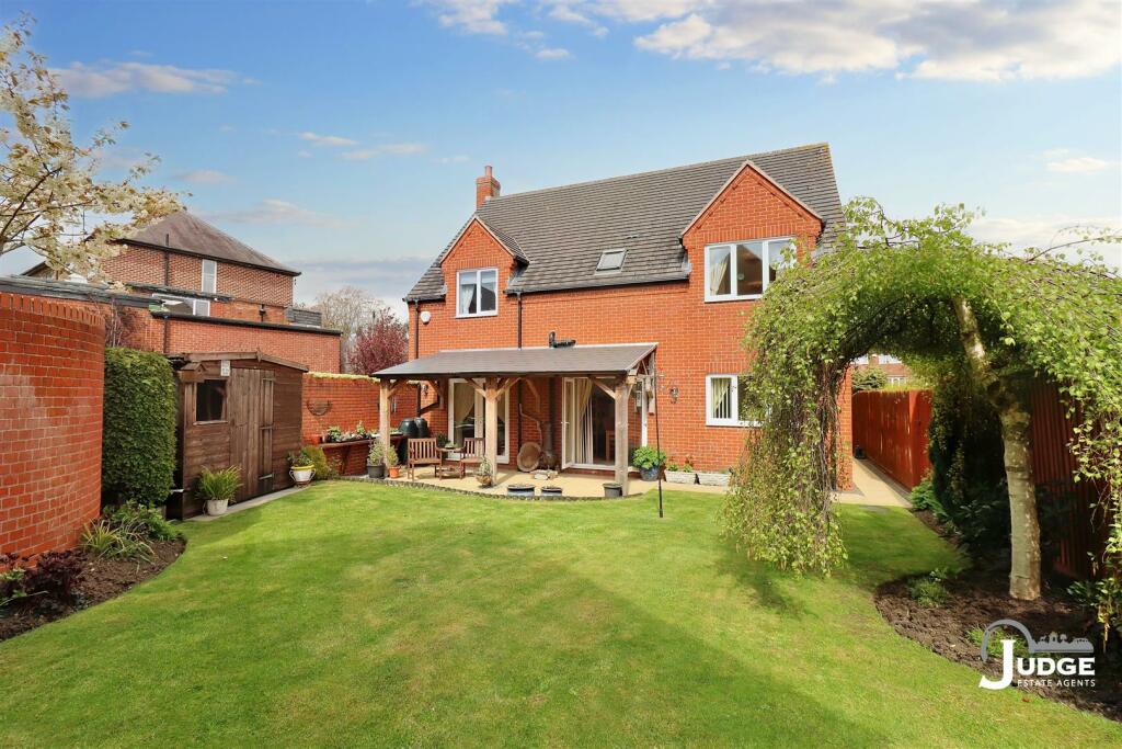 4 bedroom detached house for sale in Bradgate Road, Anstey