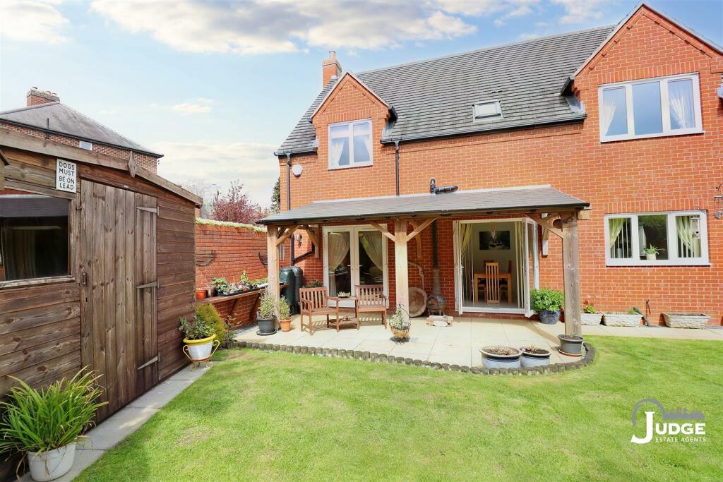 4 bedroom detached house for sale in Bradgate Road, Anstey