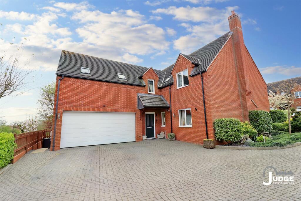 4 bedroom detached house for sale in Bradgate Road, Anstey