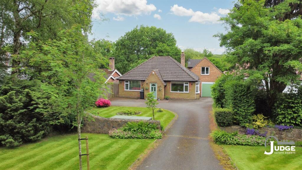 4 bedroom detached house for sale in Markfield Lane, Markfield