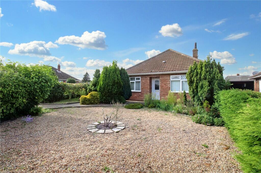 2 bedroom bungalow for sale in Wood View Road, Hellesdon, Norwich