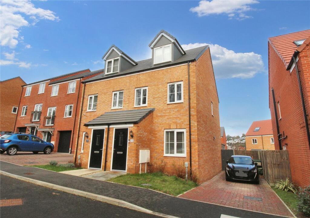 3 bedroom semidetached house for sale in Oakwood Drive, Hellesdon