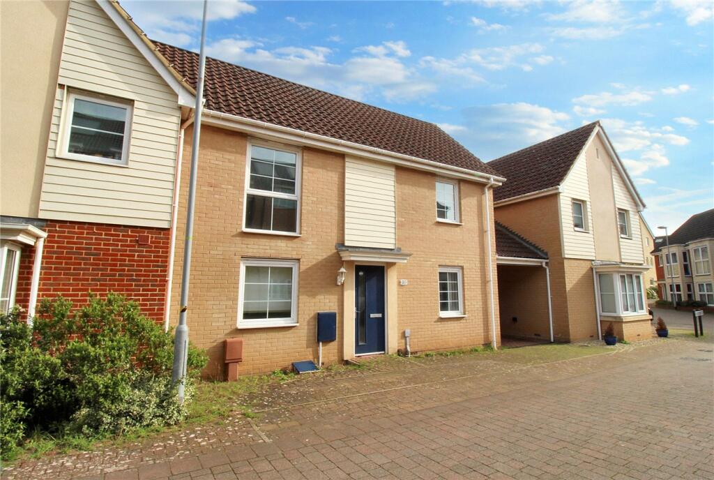 3 bedroom semidetached house for sale in Solario Road, Costessey