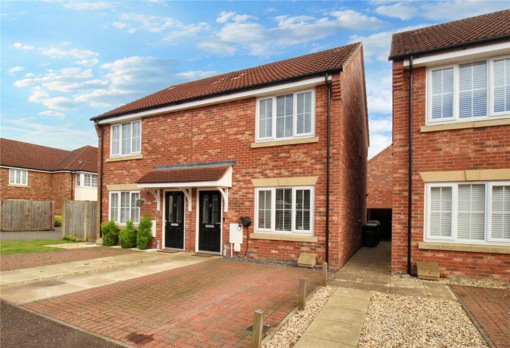 2 bedroom semidetached house for sale in Pinelands Road, Horsford