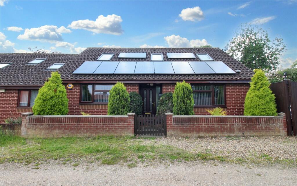 3 bedroom semi-detached house for sale in Oval Road, Costessey, Norwich, Norfolk, NR5