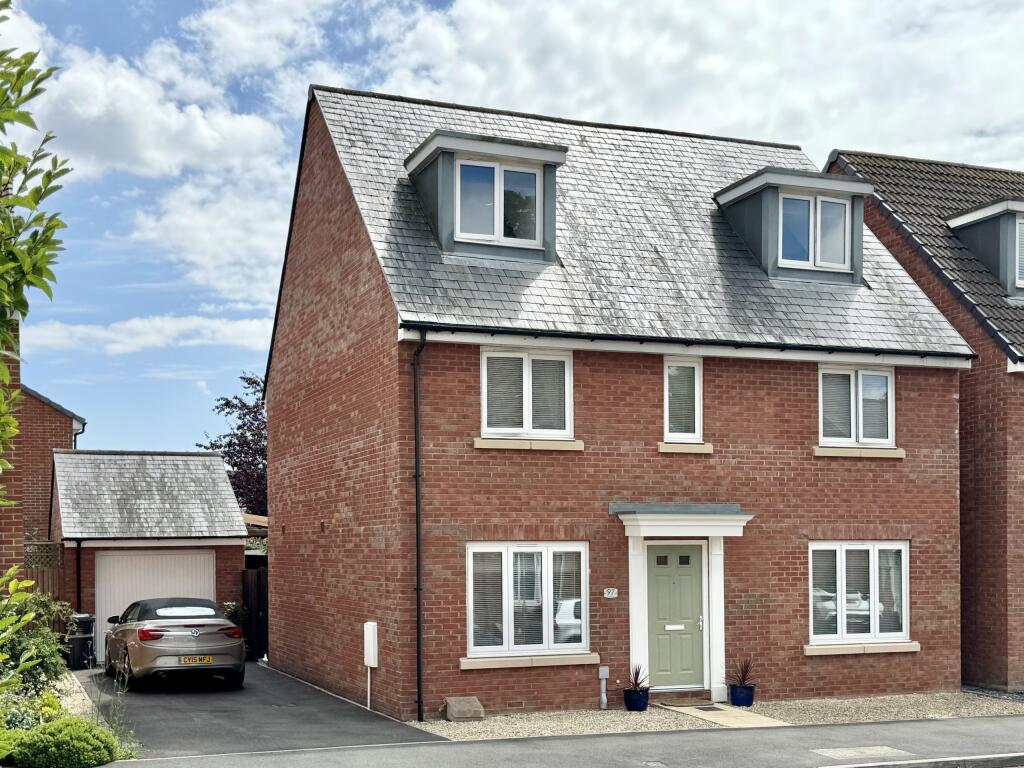 5 bedroom detached house for sale in Dragon Rise, Norton Fitzwarren