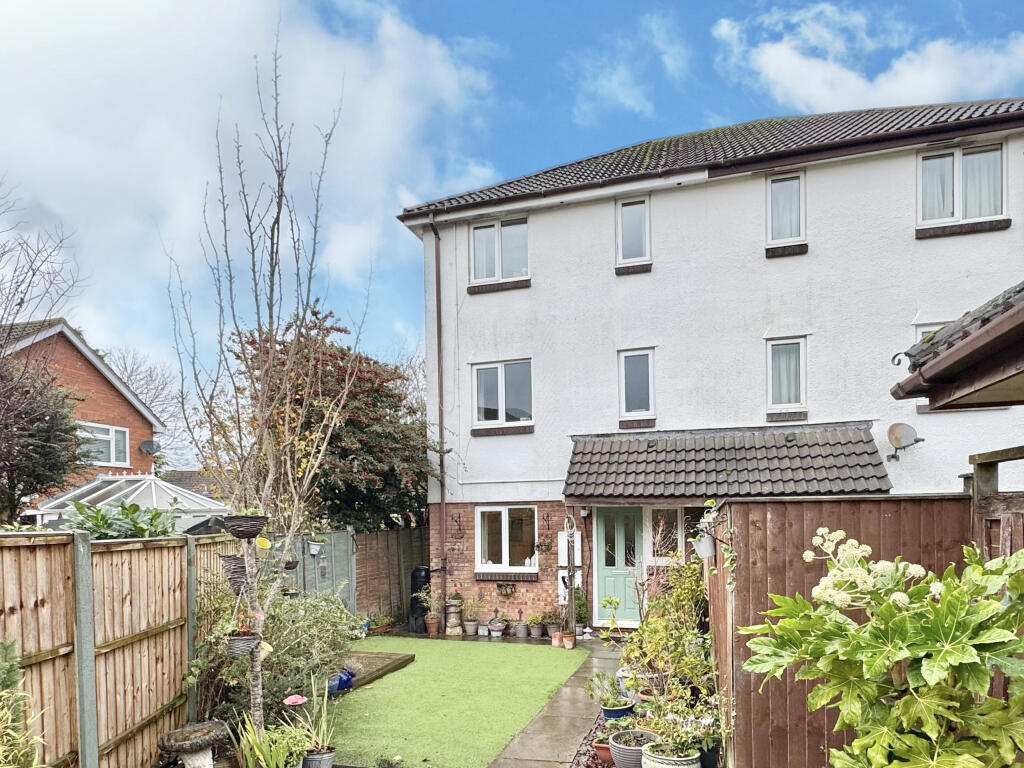 3 bedroom end of terrace house