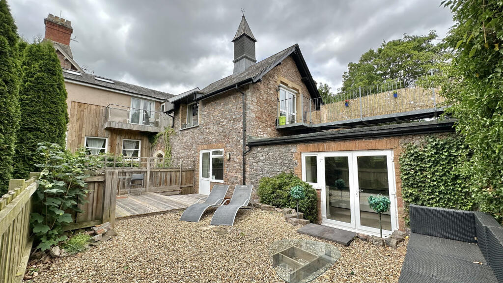 Main image of property: Flat 1, The Old Cleve Stables, Mantle Street, Wellington