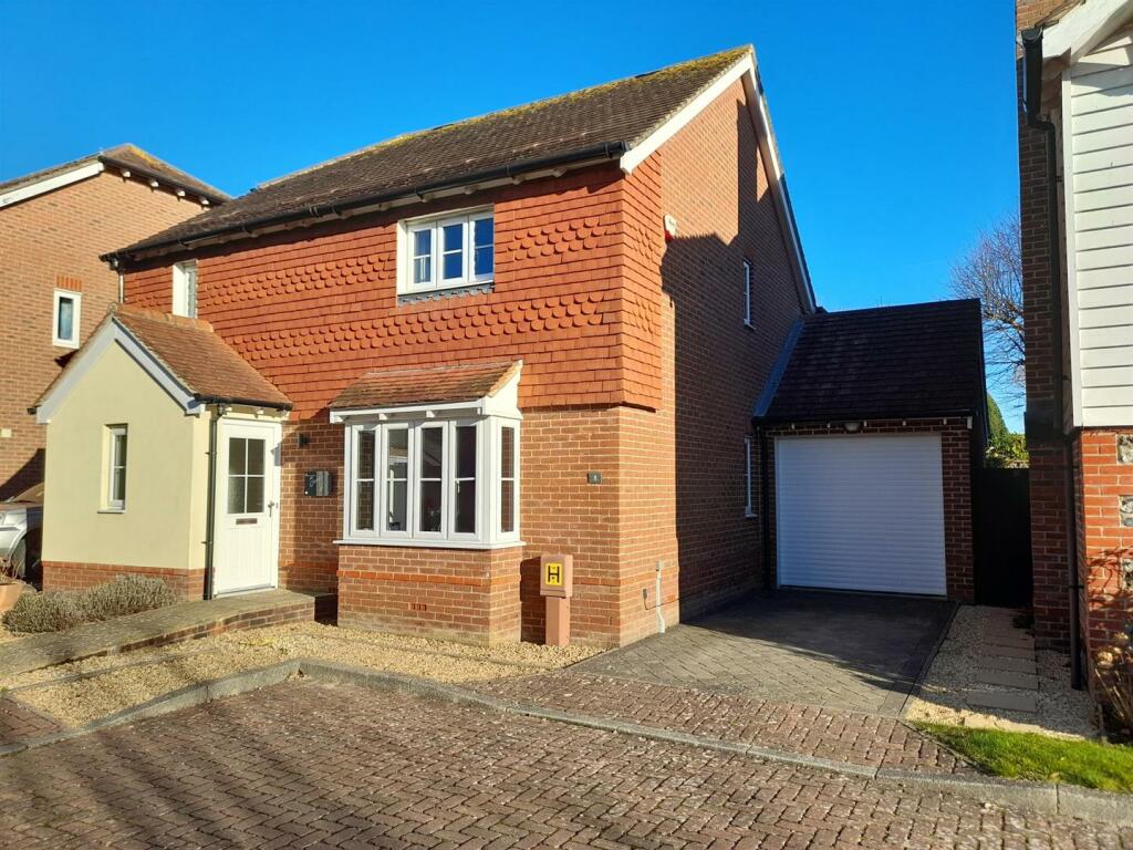 4 bedroom detached house for sale in Drovers Way, Barnham, PO22