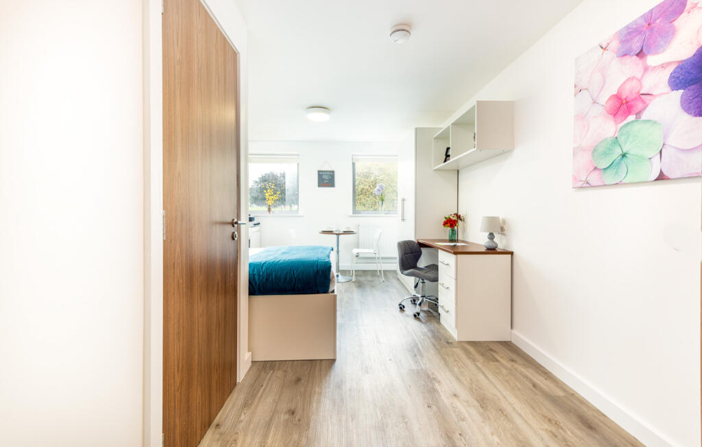 Studio flat for rent in Premium Studio, 146-158 Park Street, Luton, Bedfordshire, LU1 3EY, United Kingdom (Luton), LU1