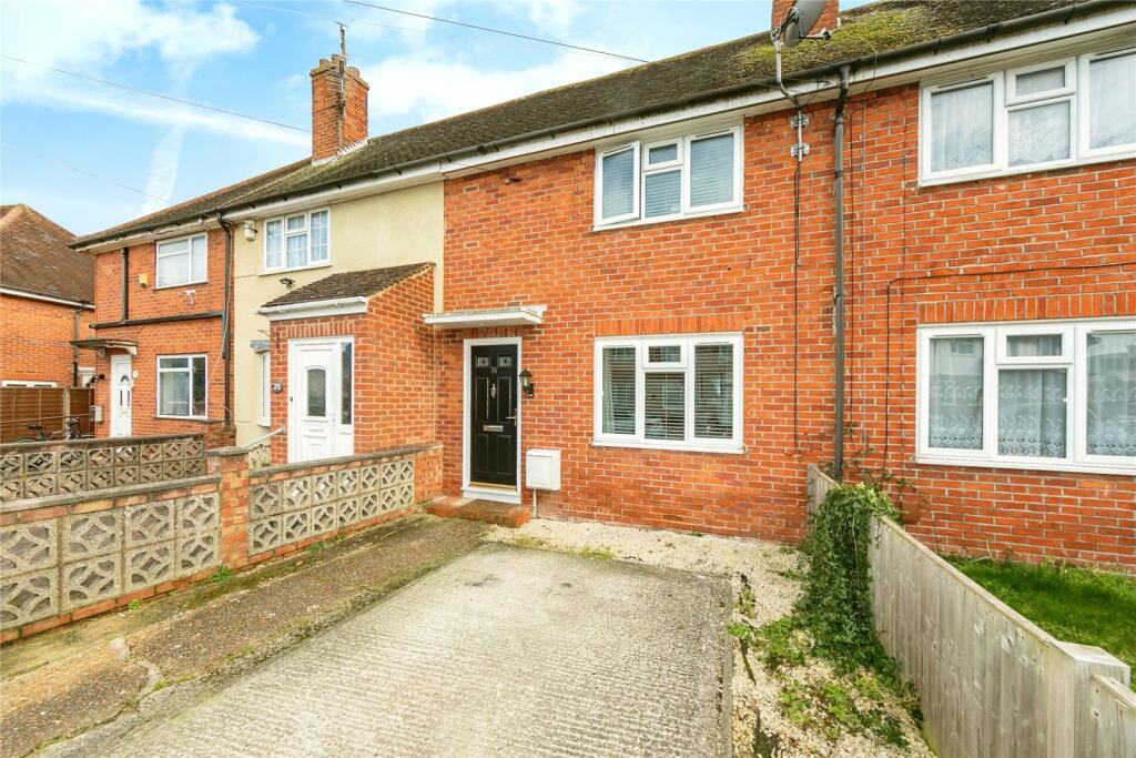 2 bedroom terraced house for sale in Lamerton Road, Reading, RG2