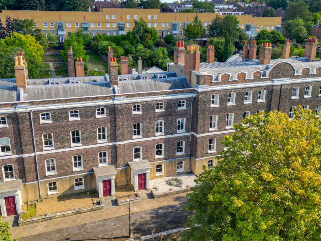 6 bedroom town house for sale in Historic Dockyard, Chatham, ME4