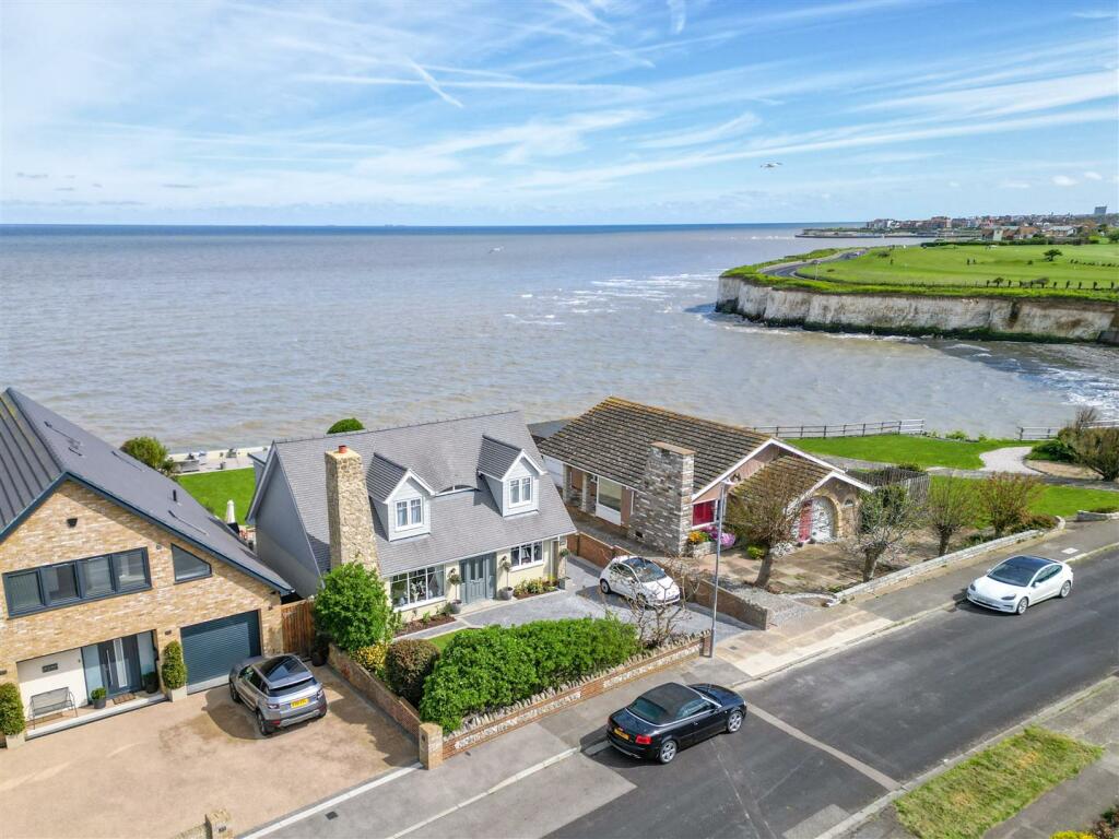 4 bedroom detached house for sale in Epple Bay Avenue, Birchington, CT7