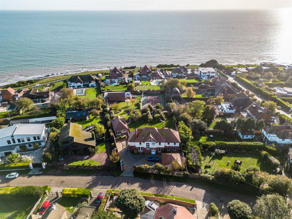 7 bedroom detached house for sale in North Foreland Avenue, Broadstairs, CT10